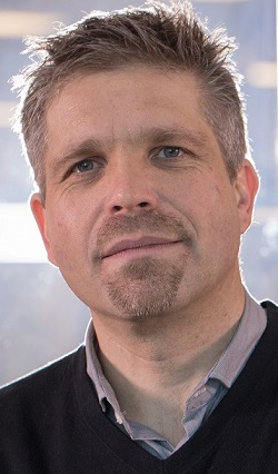 Photo. Hendrik Poinar, head and shoulders.